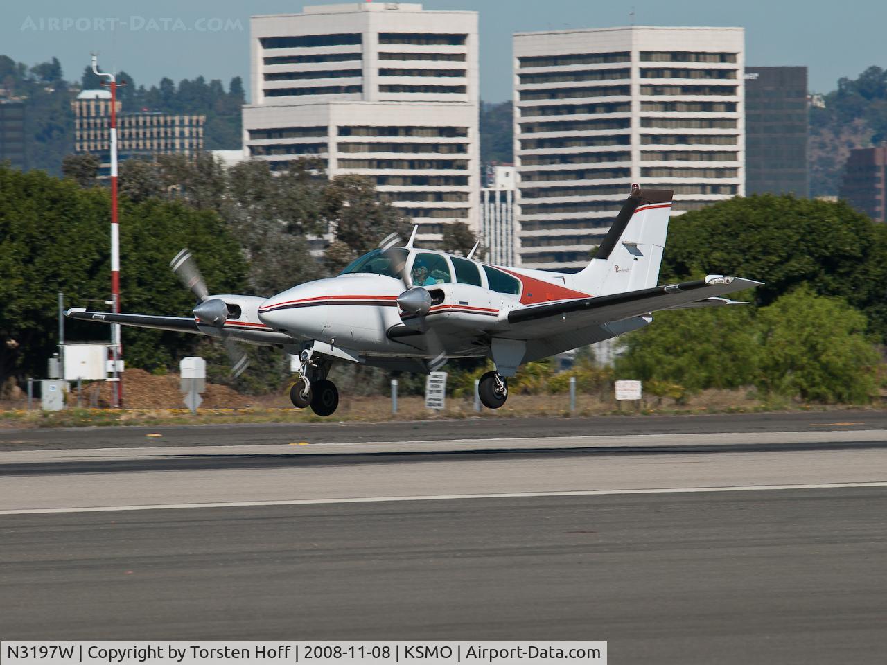N3197W, 1974 Beech 95-B55 (T42A) Baron C/N TC-1658, N3197W arriving on RWY 21