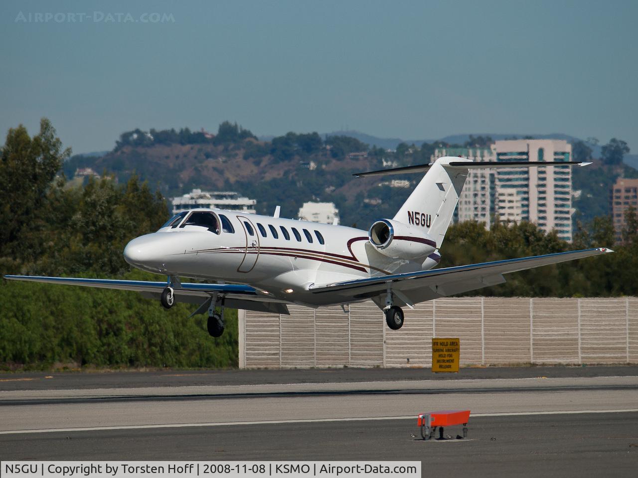 N5GU, 2005 Cessna 525B C/N 525B0009, N5GU arriving on RWY 21