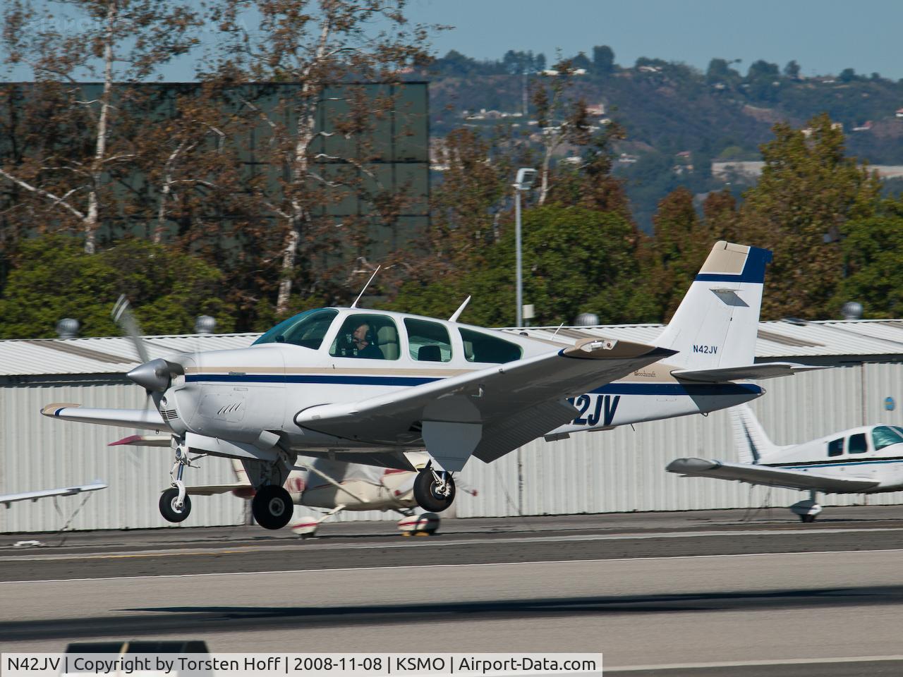 N42JV, 1980 Beech F33A Bonanza C/N CE-913, N42JV arriving on RWY 21