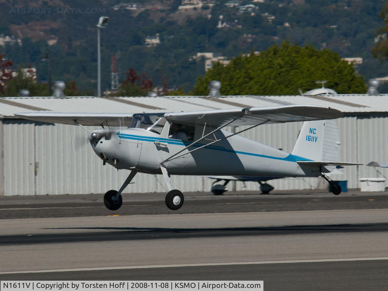 N1611V, 1947 Cessna 120 C/N 13783, NC1611V departing from RWY 21