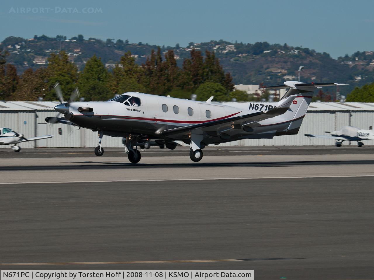 N671PC, 2005 Pilatus PC-12/45 C/N 671, N671PC arriving on RWY 21