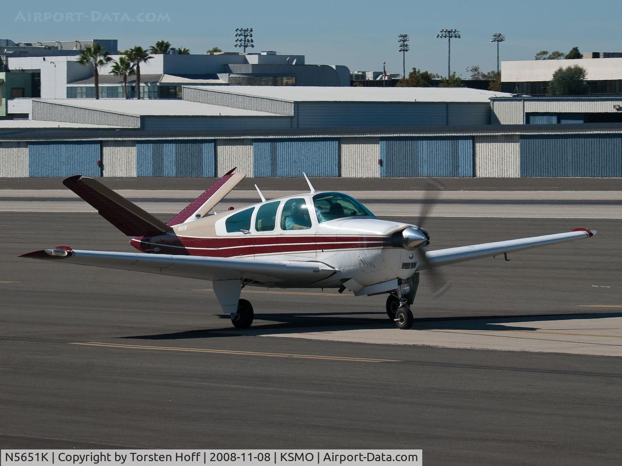 N5651K, 1964 Beech S35 Bonanza C/N D-7402, N5651K taxiing