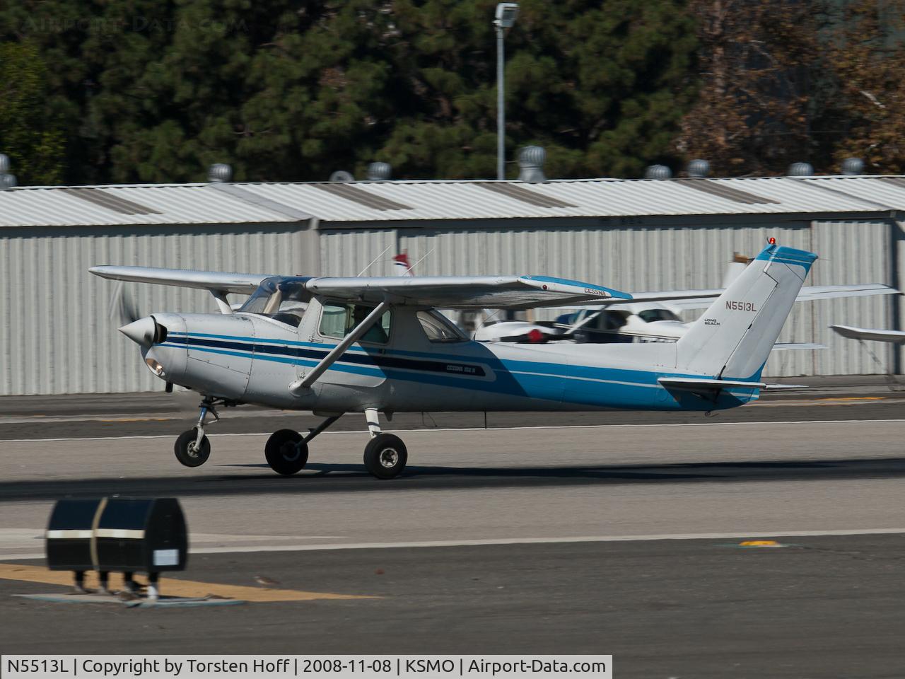 N5513L, 1980 Cessna 152 C/N 15284326, N5513L departing from RWY 21. Notice that the door does not appear to be properly latched.
