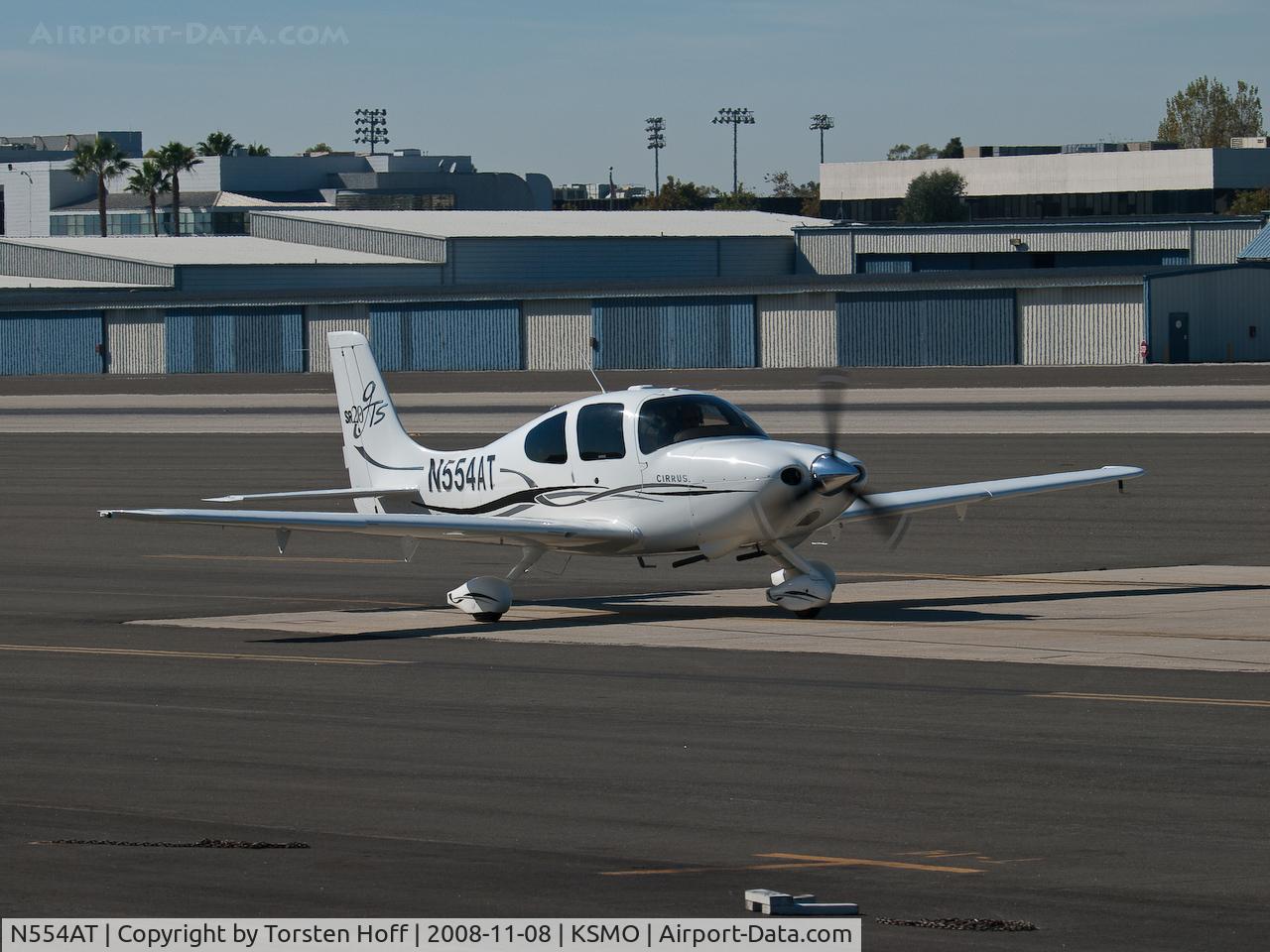 N554AT, 2006 Cirrus SR20 C/N 1678, N554AT taxiing