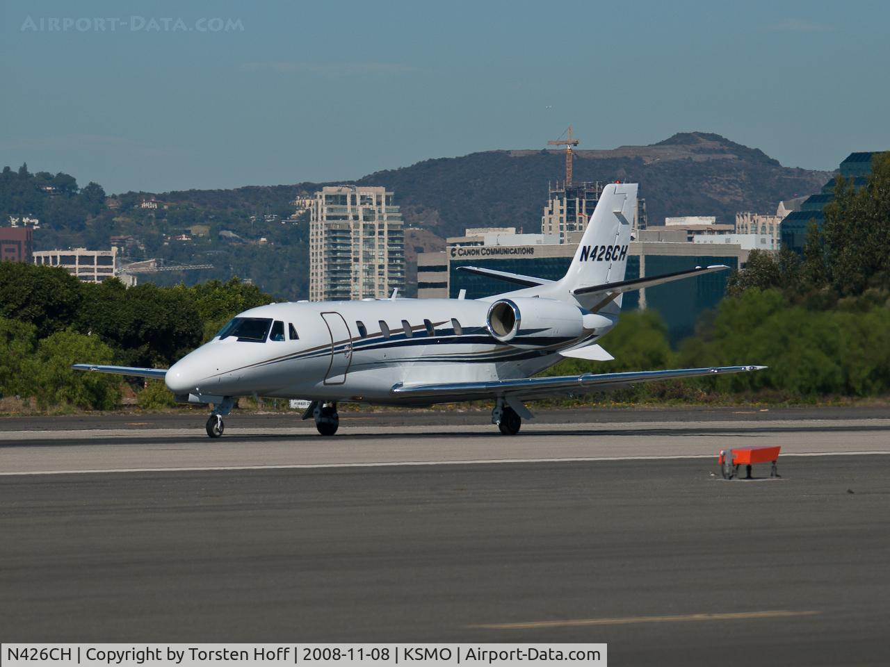 N426CH, 2002 Cessna 560XL C/N 560-5222, N426CH departing from RWY 21