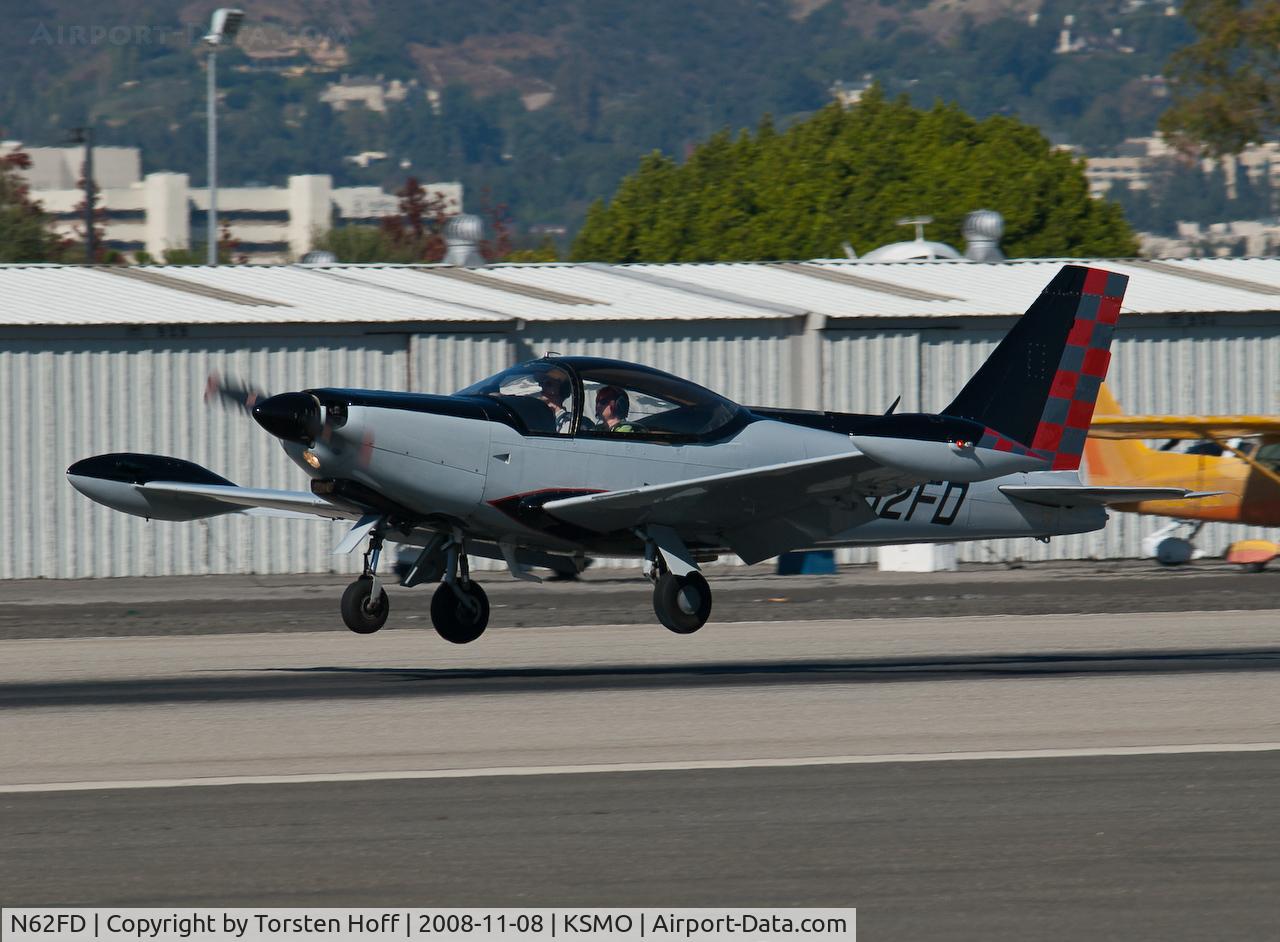 N62FD, 1983 SIAI-Marchetti F-260C C/N 720, N62FD arriving on RWY 21