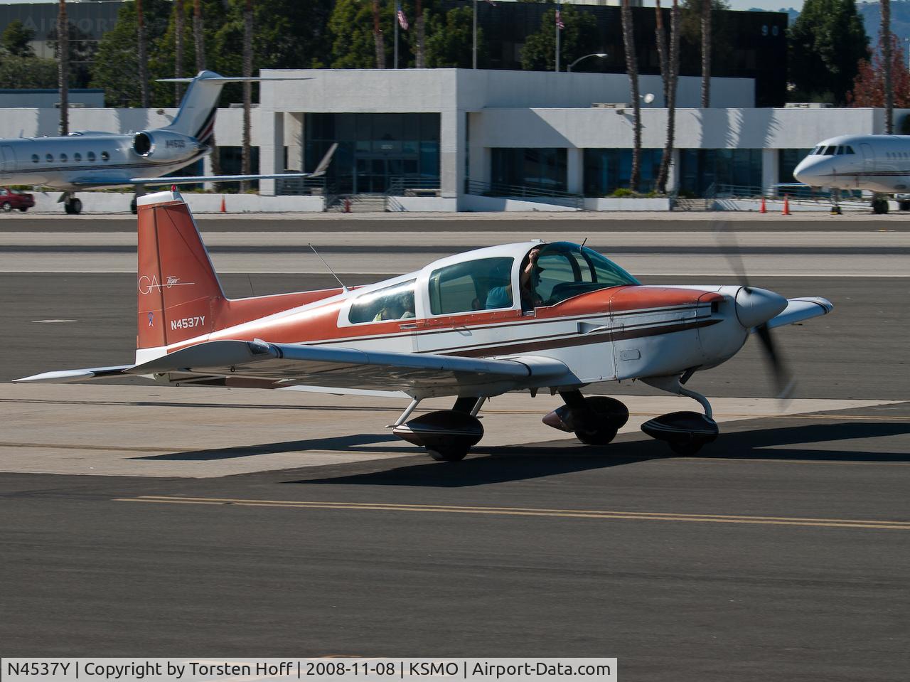 N4537Y, 1979 Grumman American AA-5B Tiger C/N AA5B1292, N4537Y taxiing