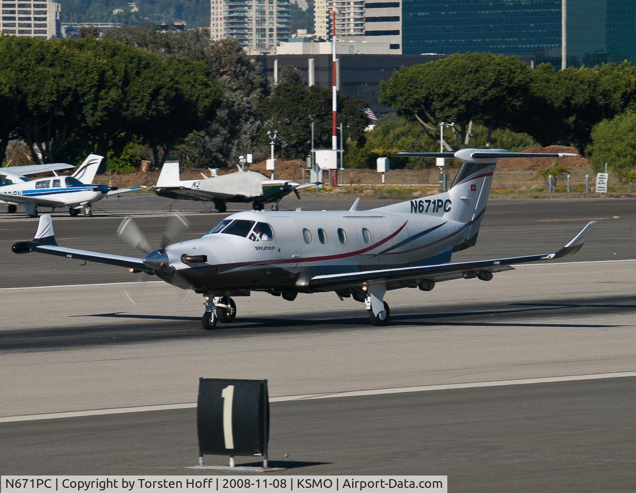 N671PC, 2005 Pilatus PC-12/45 C/N 671, N671PC departing from RWY 21