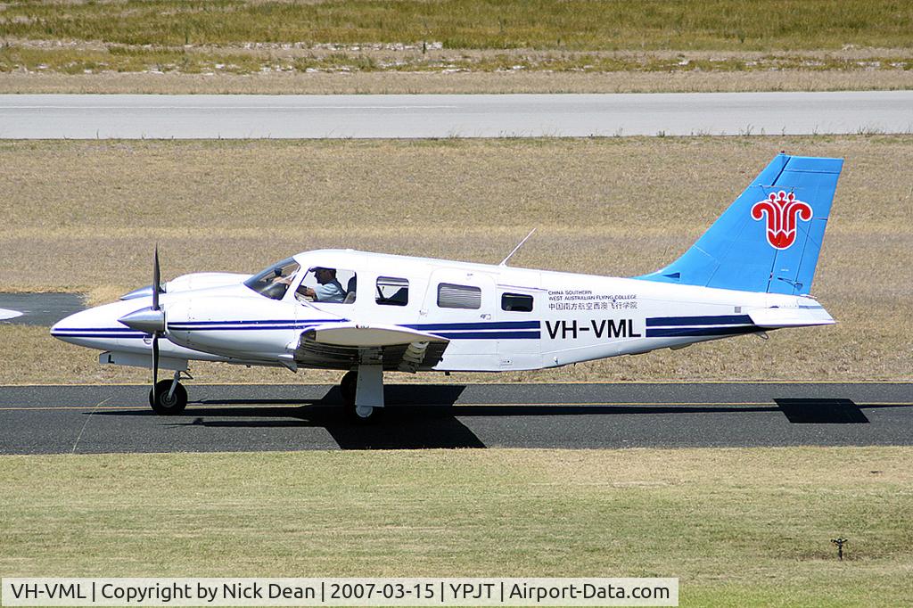 VH-VML, 2001 Piper PA-34-220T C/N 3449213, /