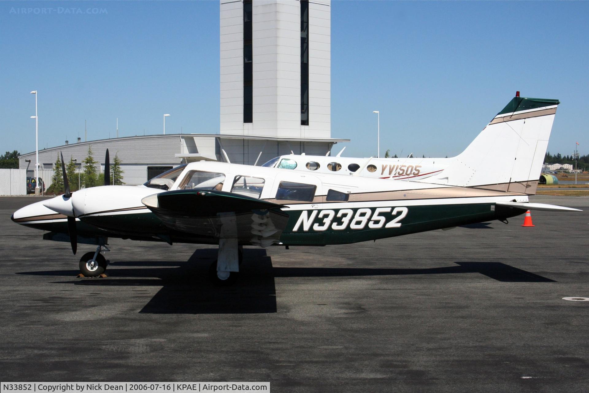 N33852, 1975 Piper PA-34-200T Seneca II C/N 34-7570171, /