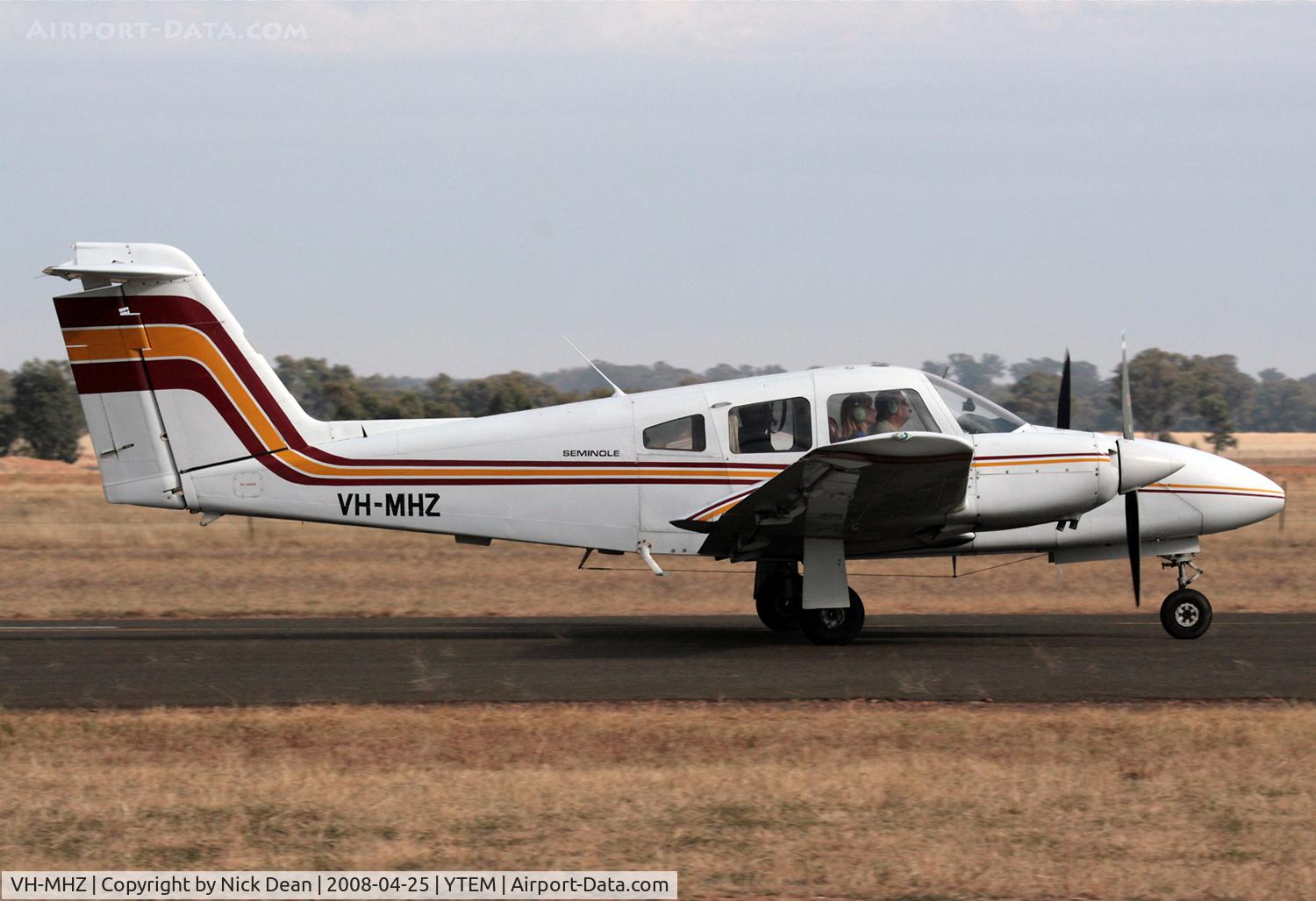 VH-MHZ, 1978 Piper PA-44-180 Seminole C/N 44-7995103, /