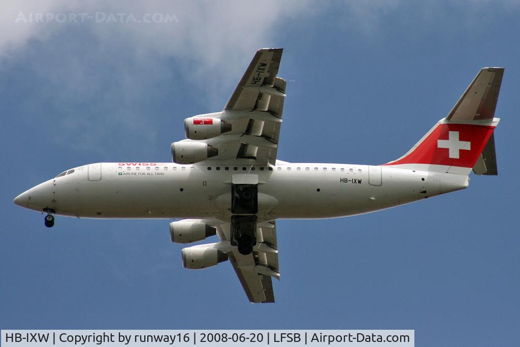 HB-IXW, 1995 British Aerospace Avro 146-RJ100 C/N E3272, Swiss landing on rwy 34