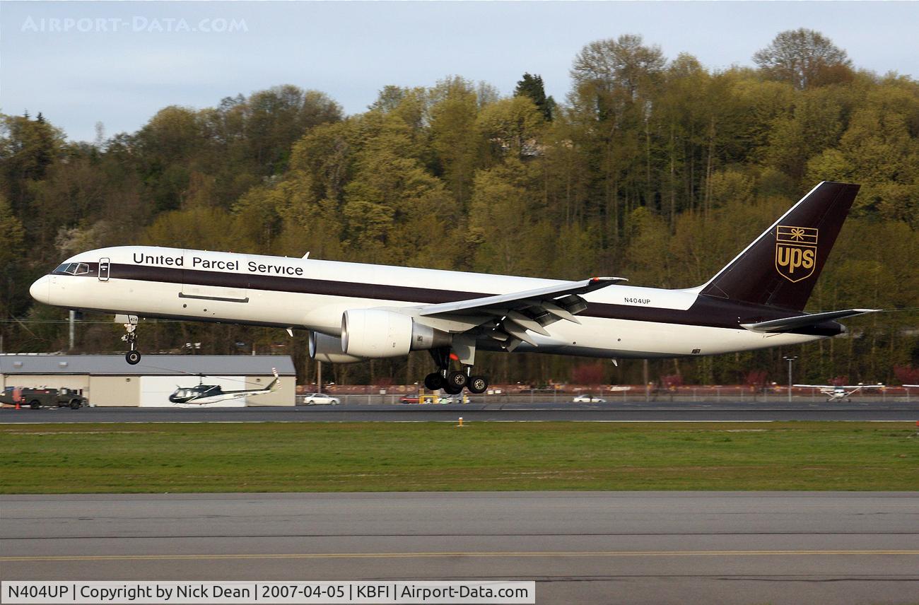 N404UP, 1987 Boeing 757-24APF C/N 23726, /