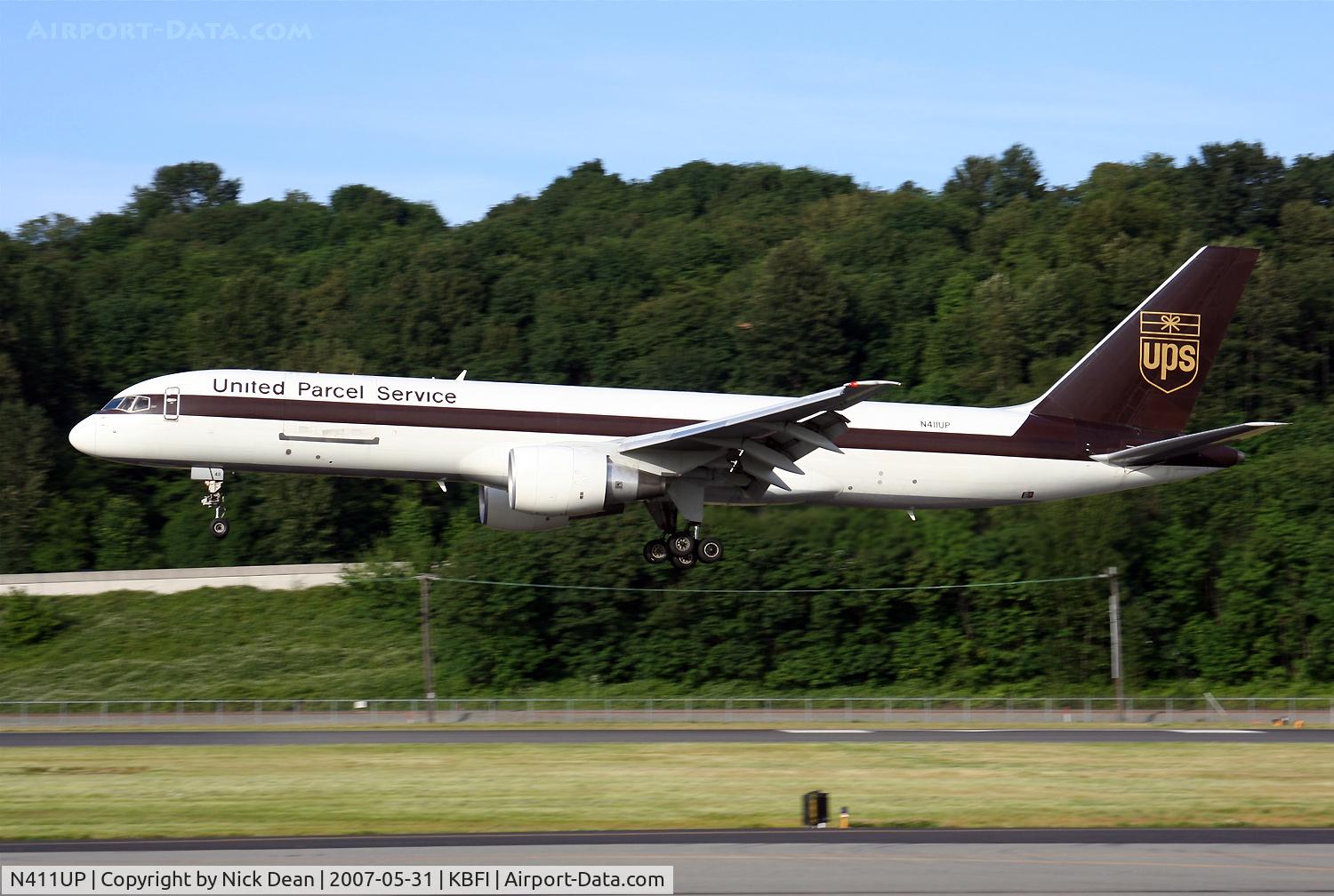 N411UP, 1988 Boeing 757-24APF C/N 23851, /