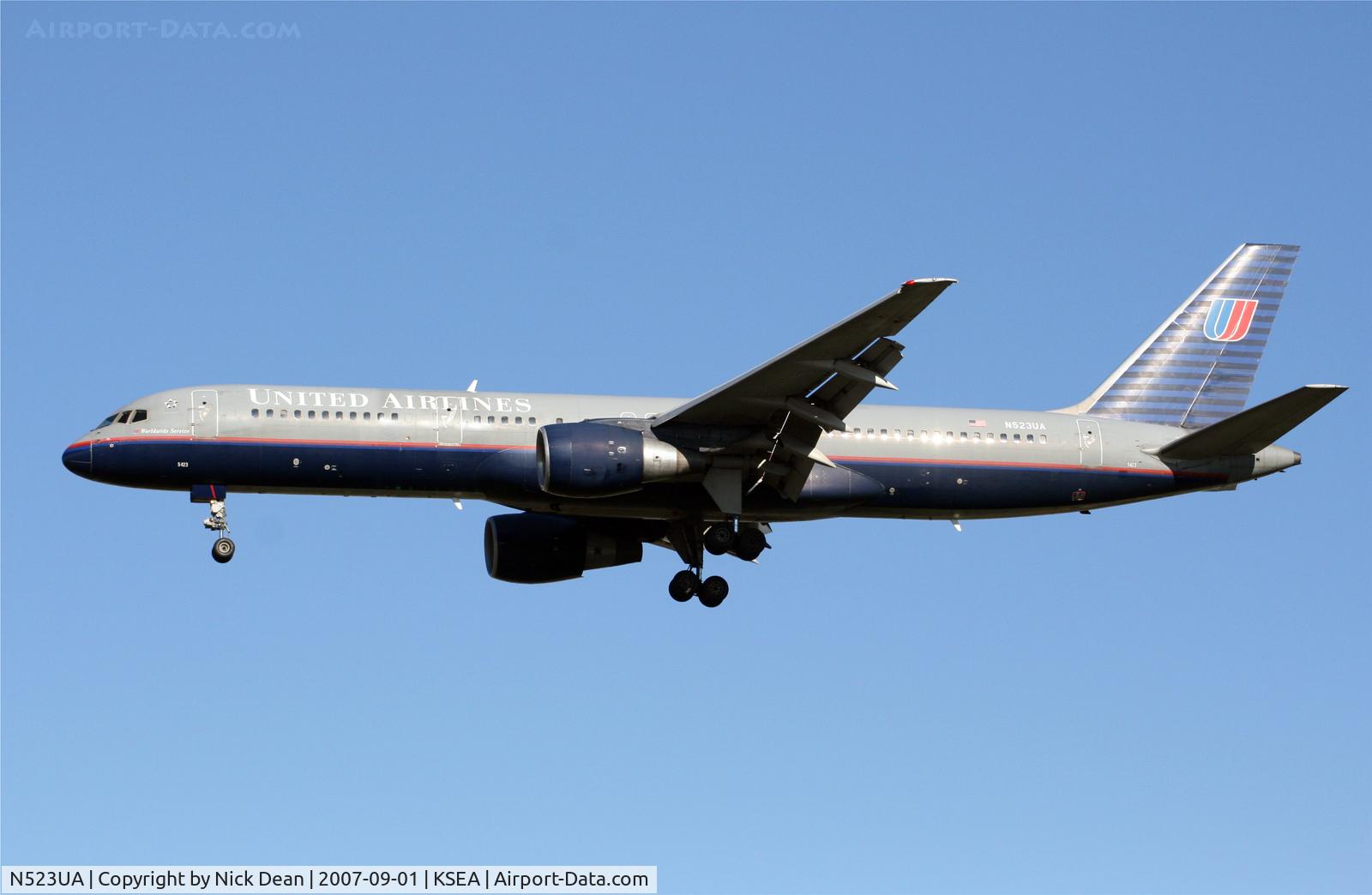 N523UA, 1990 Boeing 757-222 C/N 24932, .
