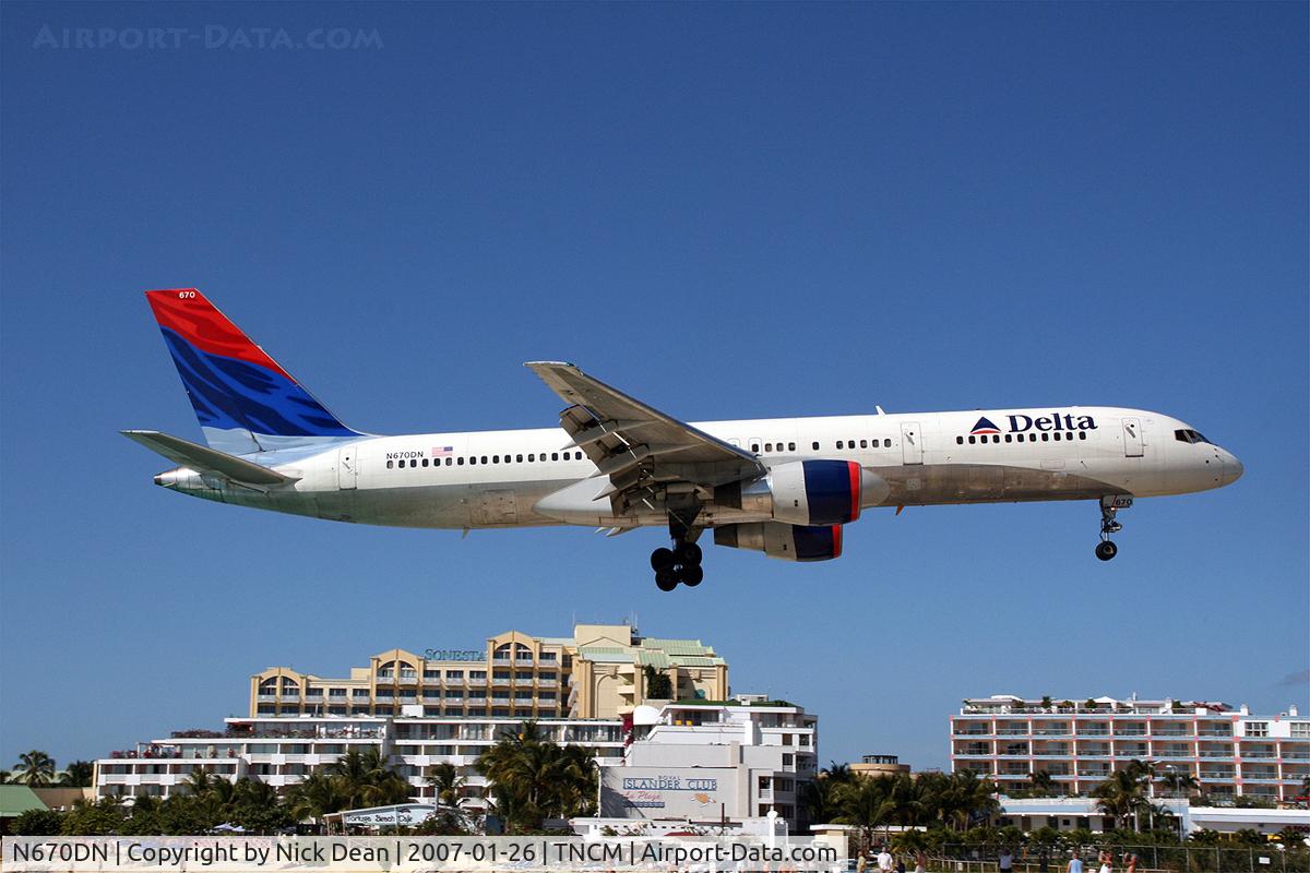 N670DN, 1992 Boeing 757-232 C/N 25331, /
