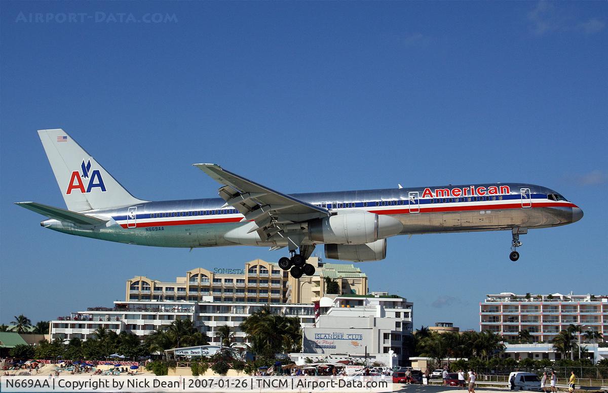N669AA, 1992 Boeing 757-223 C/N 25334, /