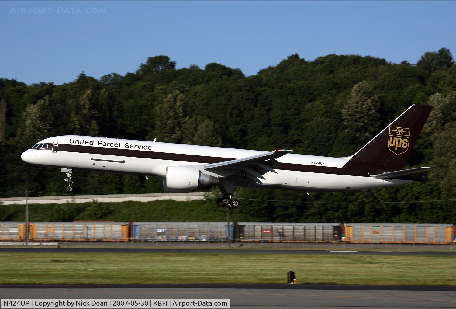 N424UP, 1991 Boeing 757-24APF C/N 25369, /