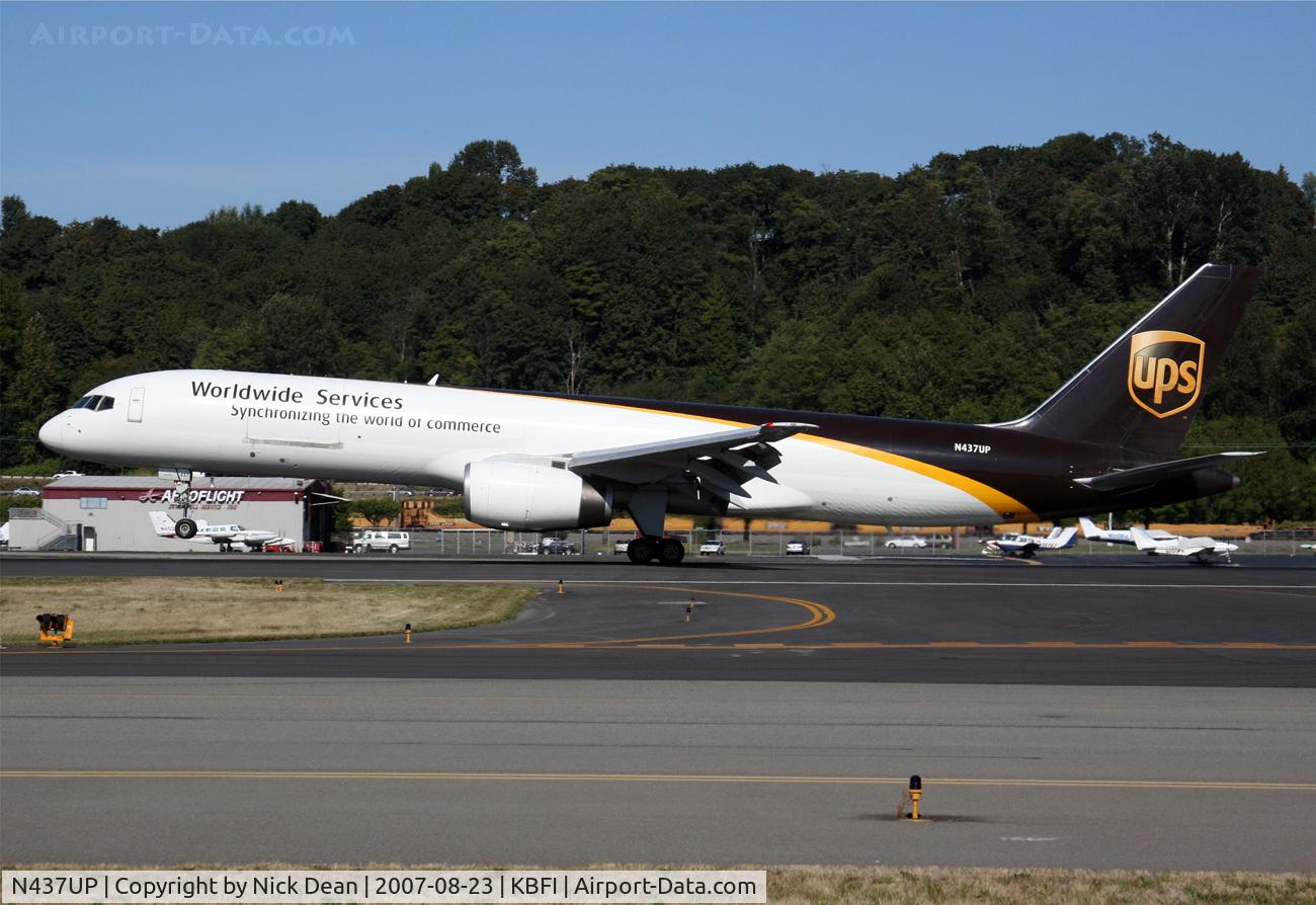 N437UP, 1994 Boeing 757-24APF C/N 25468, /