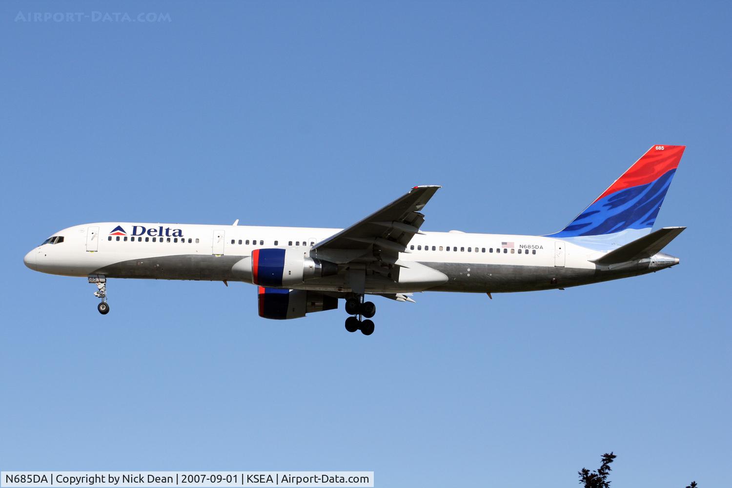 N685DA, 1995 Boeing 757-232 C/N 27588, /