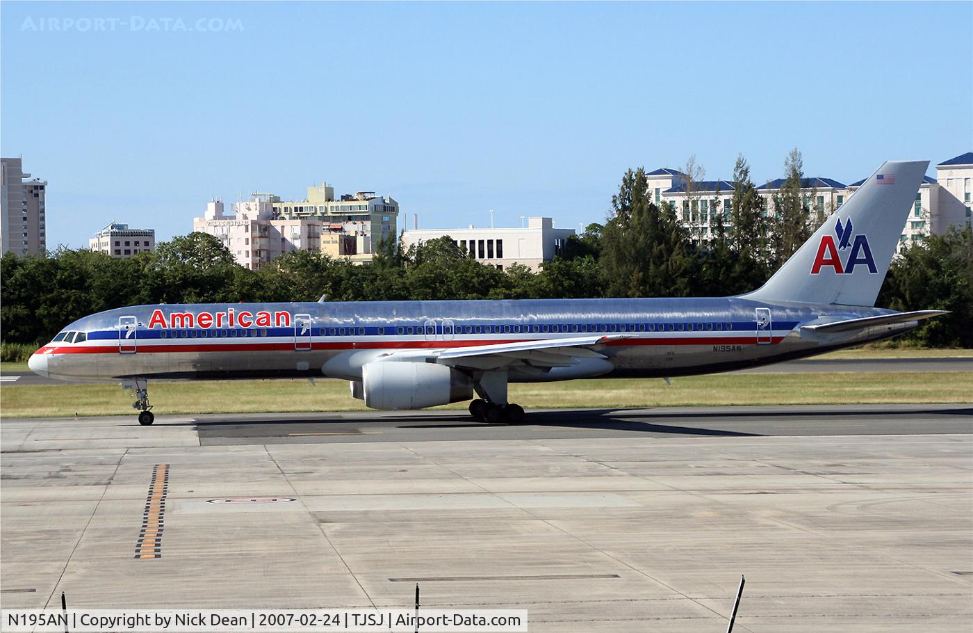 N195AN, 2001 Boeing 757-223 C/N 32389, /
