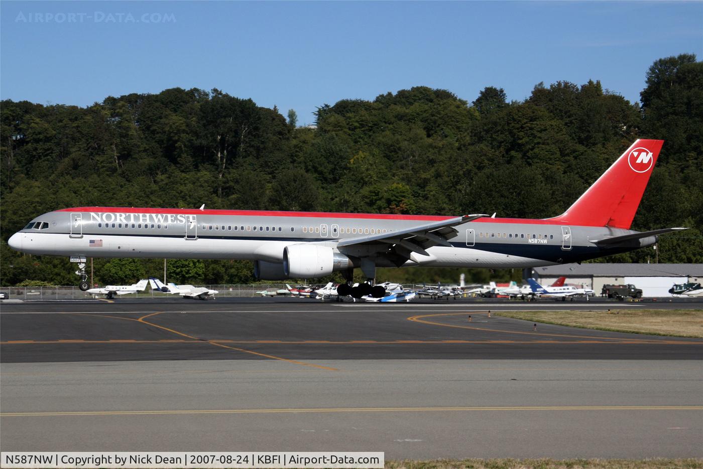 N587NW, 2002 Boeing 757-351 C/N 32986, /