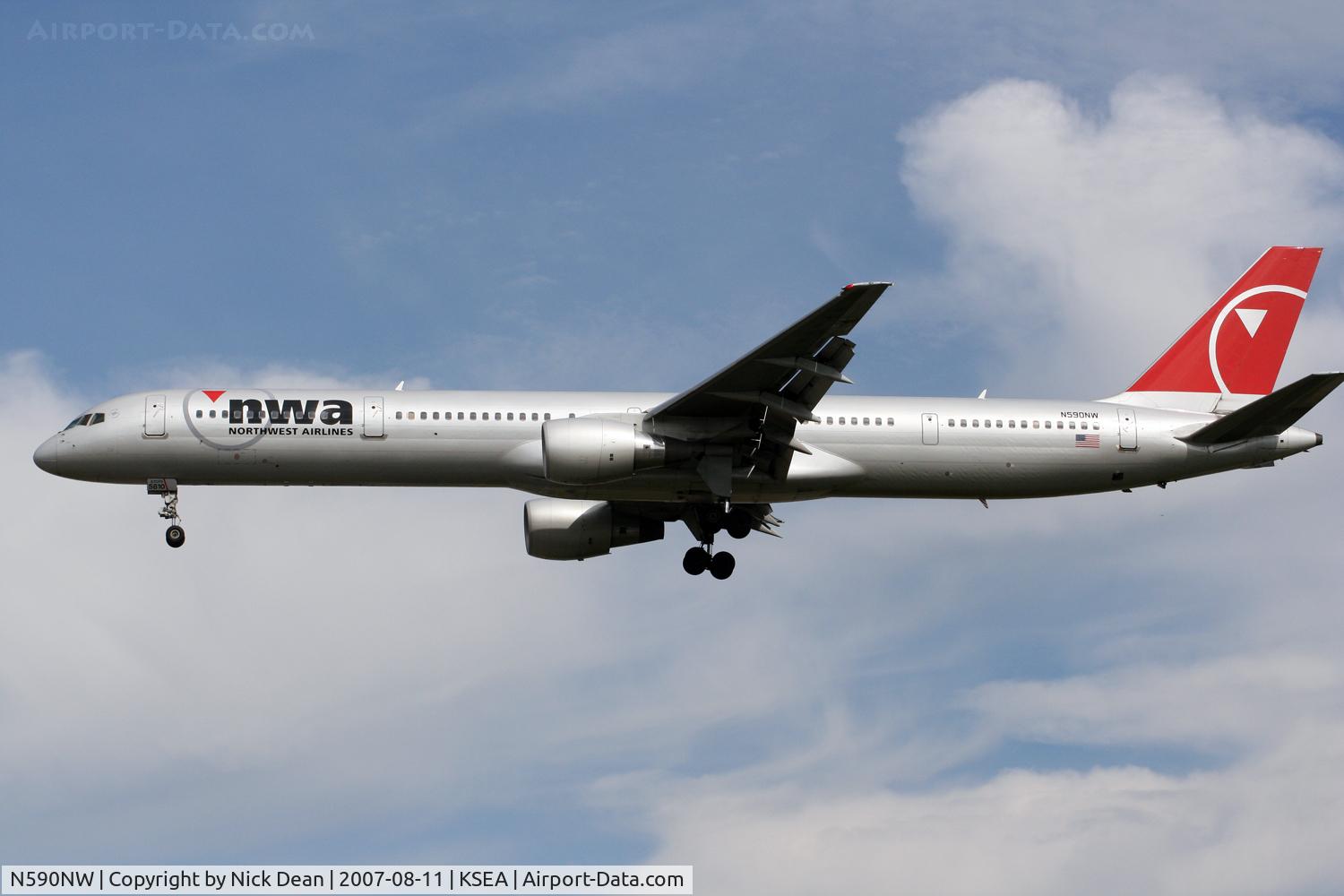 N590NW, 2003 Boeing 757-351 C/N 32990, /