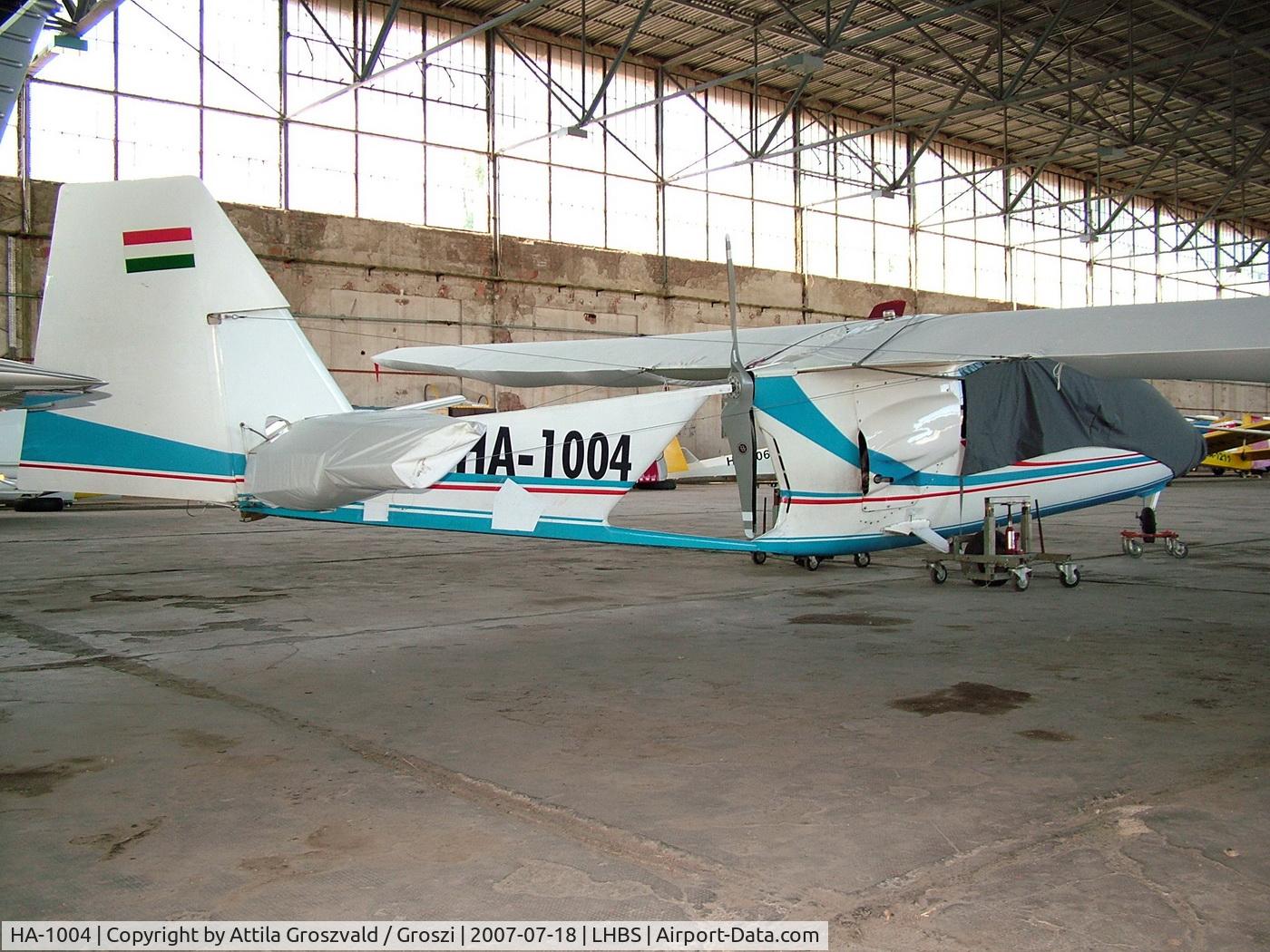 HA-1004, 1977 Brditschka HB-21 Movit C/N 21008, Budaörs-Airport / Hungary-LHBS hangar