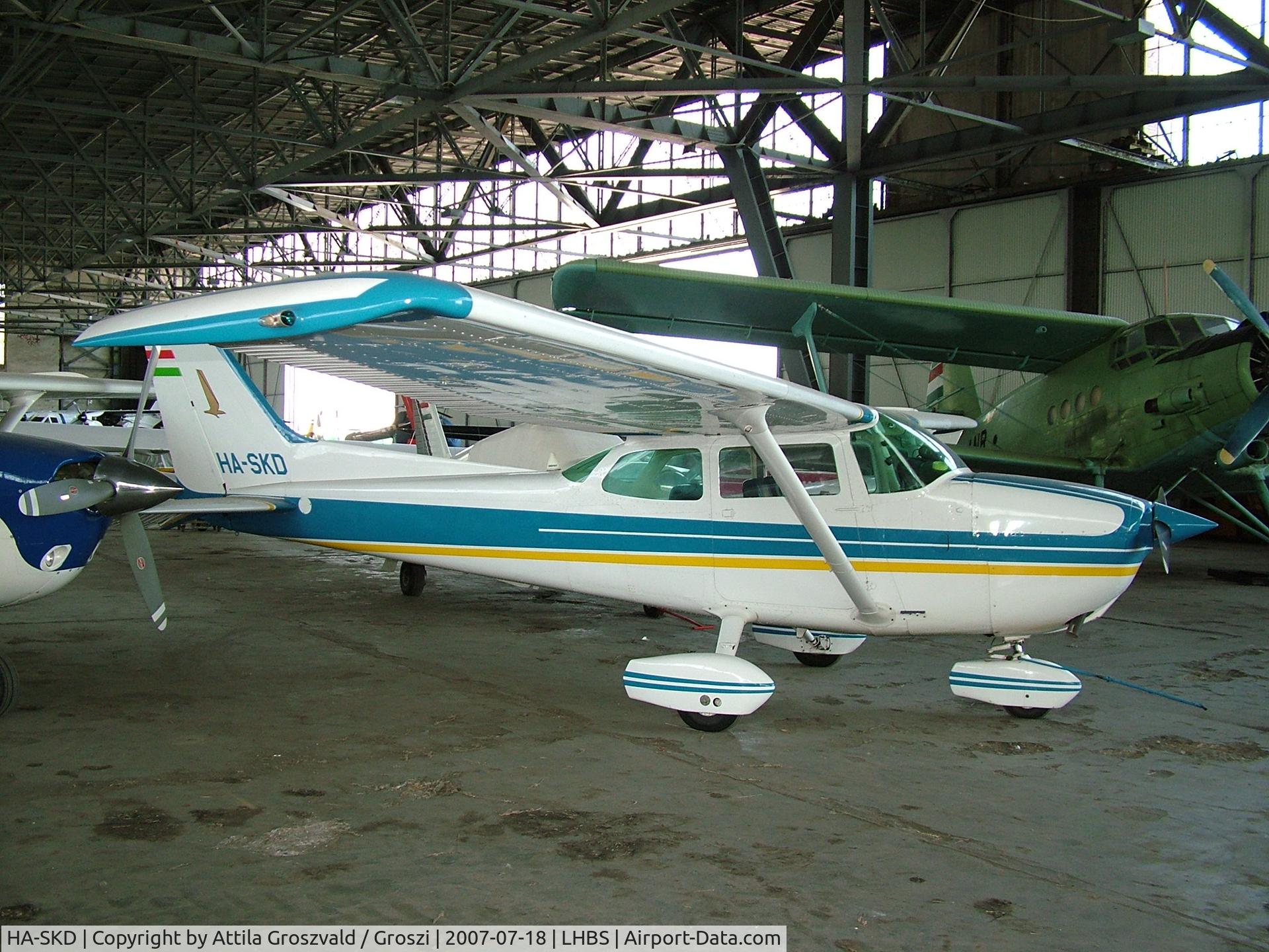HA-SKD, 1978 Cessna 172N C/N 17270586, Budaörs-Airport / Hungary-LHBS hangar