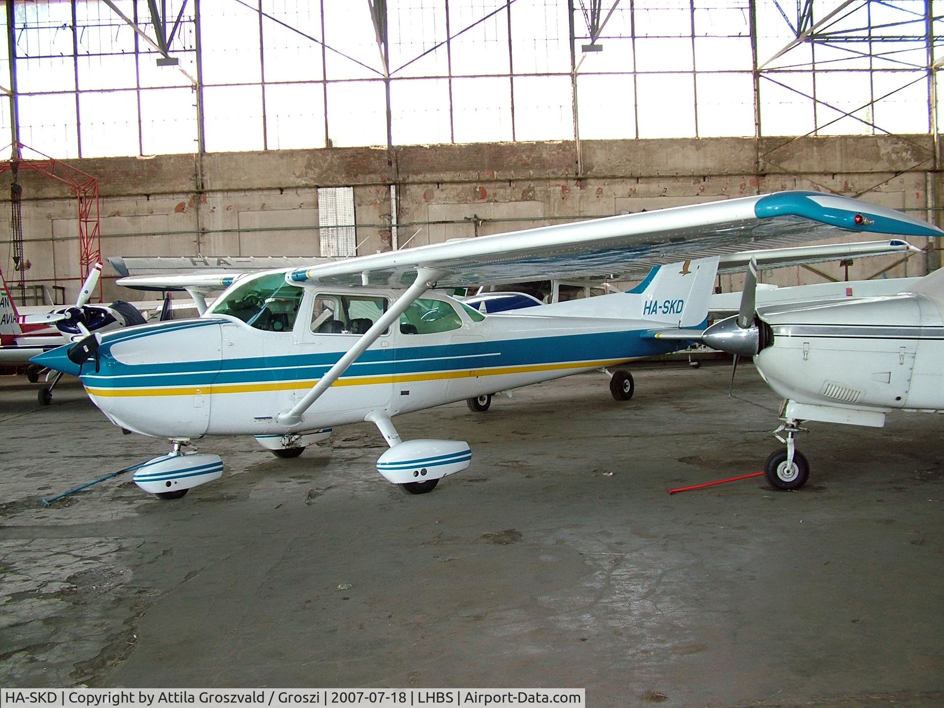 HA-SKD, 1978 Cessna 172N C/N 17270586, Budaörs-Airport / Hungary-LHBS hangar