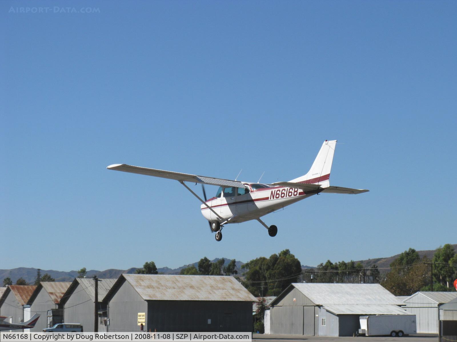 N66168, 1983 Cessna 172P C/N 17275974, 1983 Cessna 172P SKYHAWK II, Lycoming O-320-D2J 160 Hp, landing Rwy 22