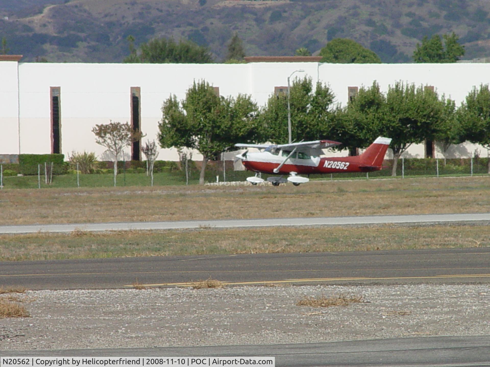 N20562, 1973 Cessna 172M C/N 17261395, Touching down at Brackett