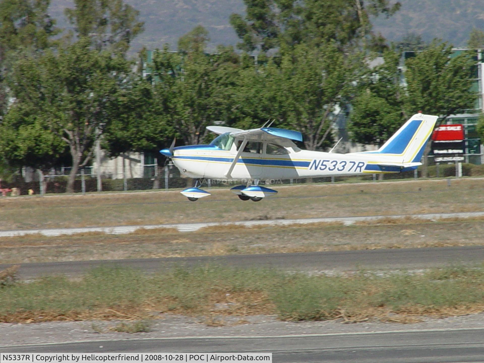 N5337R, 1965 Cessna 172F C/N 17252864, Landing at Brackett