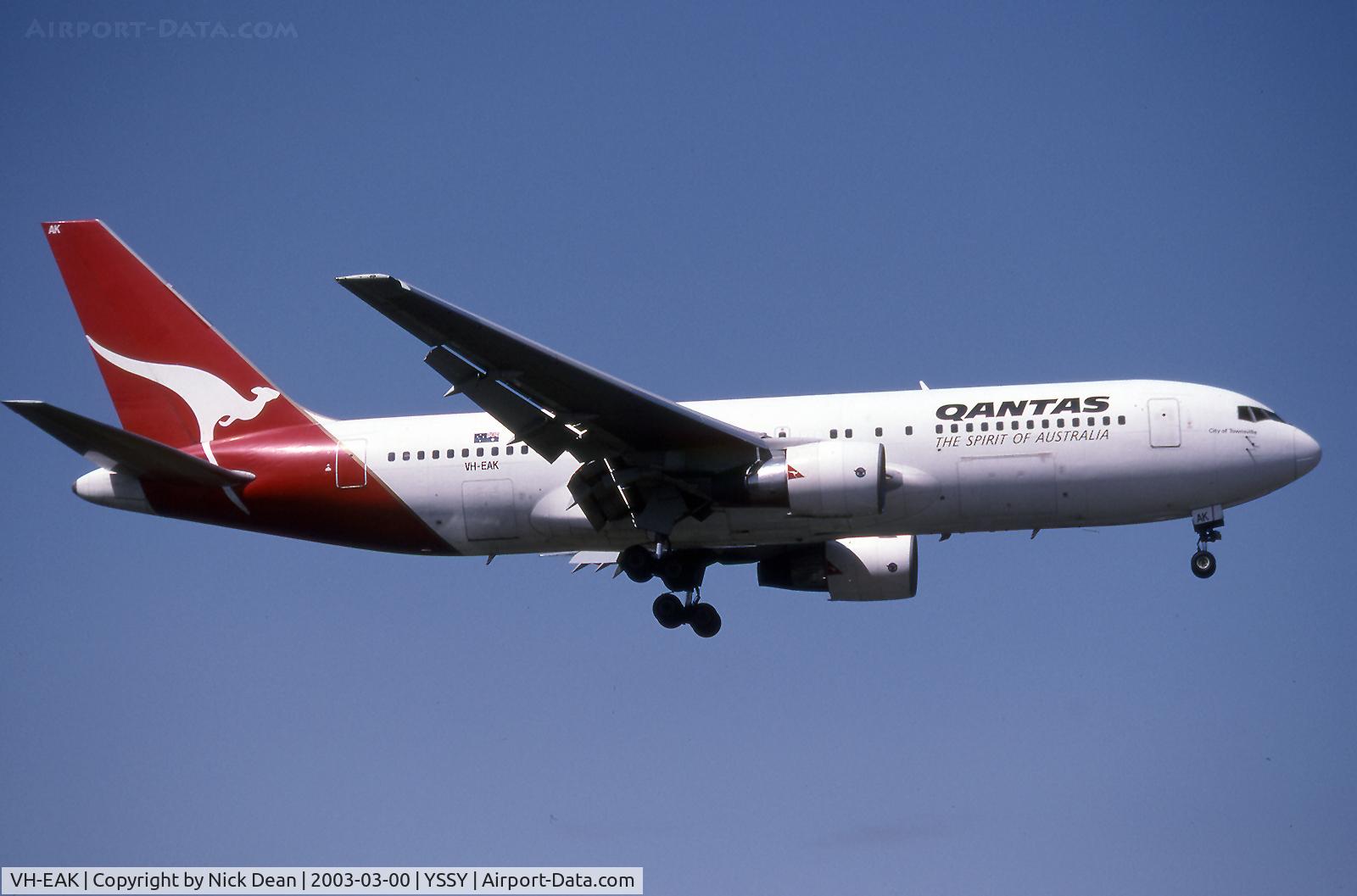 VH-EAK, 1985 Boeing 767-238/ER C/N 23305, .