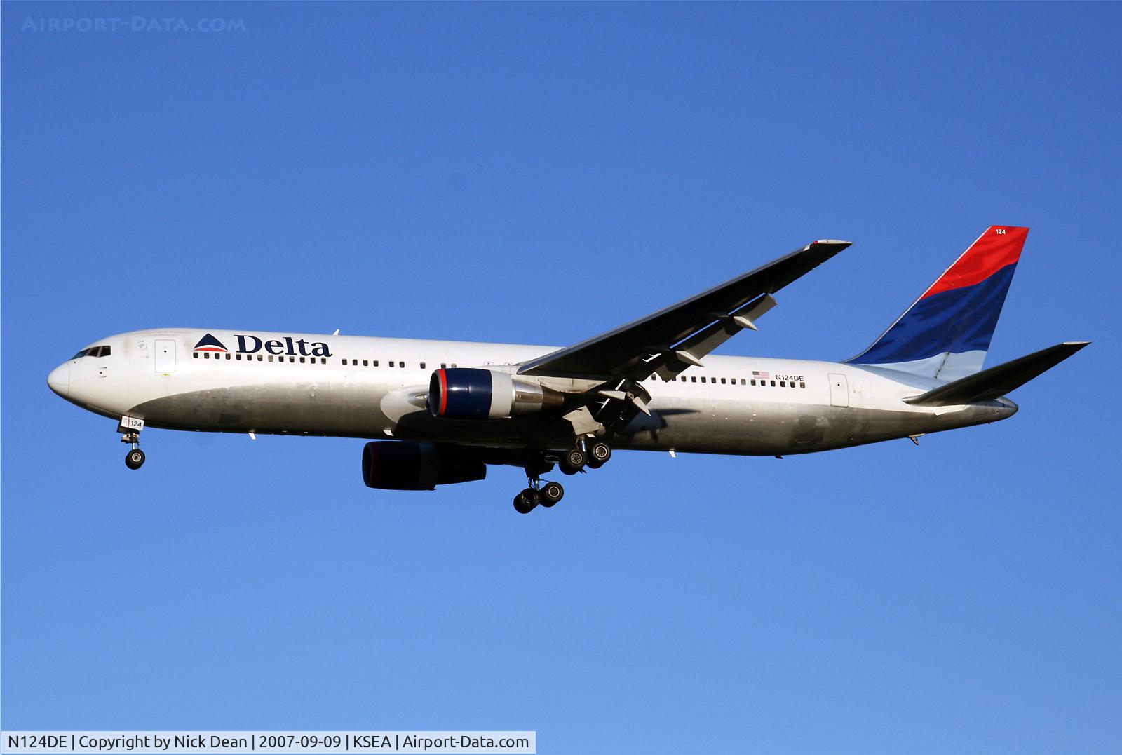 N124DE, 1987 Boeing 767-332 C/N 23438, .