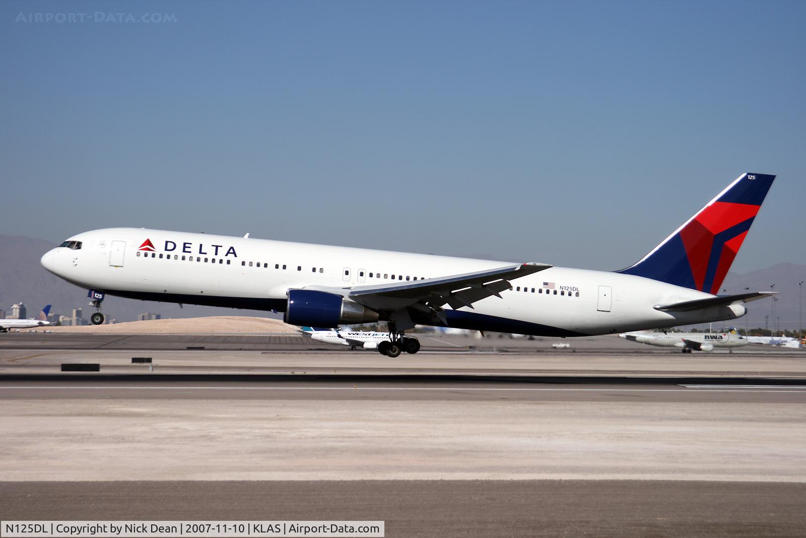 N125DL, 1988 Boeing 767-332 C/N 24075, /