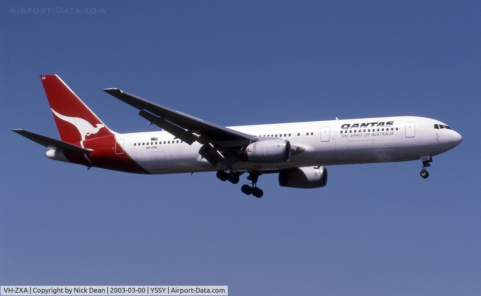 VH-ZXA, 1990 Boeing 767-336 C/N 24337, /