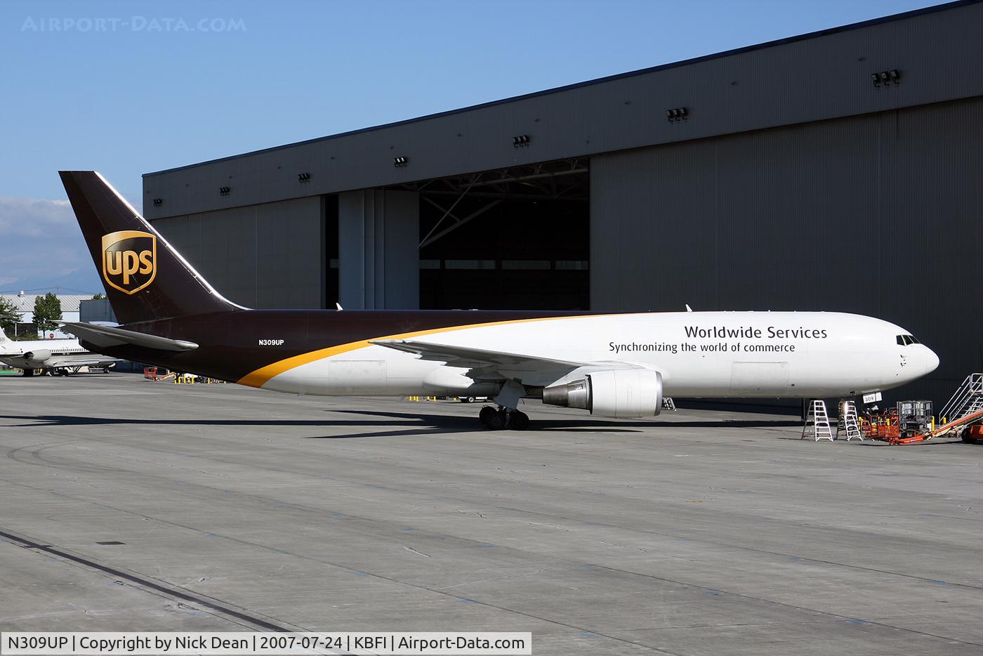 N309UP, 1996 Boeing 767-34AF C/N 27740, /