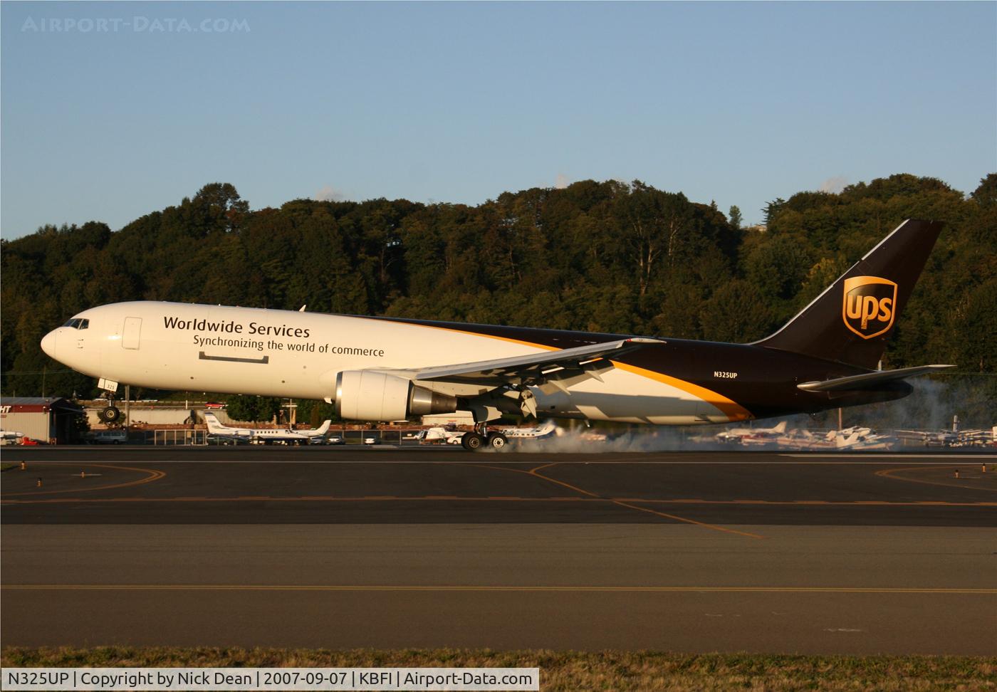 N325UP, 1998 Boeing 767-34AF C/N 27751, /