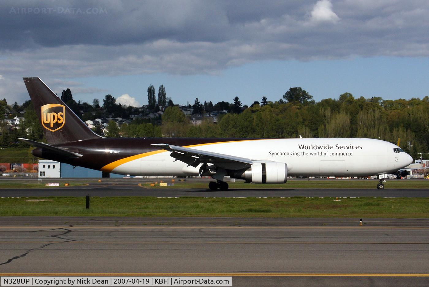 N328UP, 1998 Boeing 767-34AF C/N 27754, /