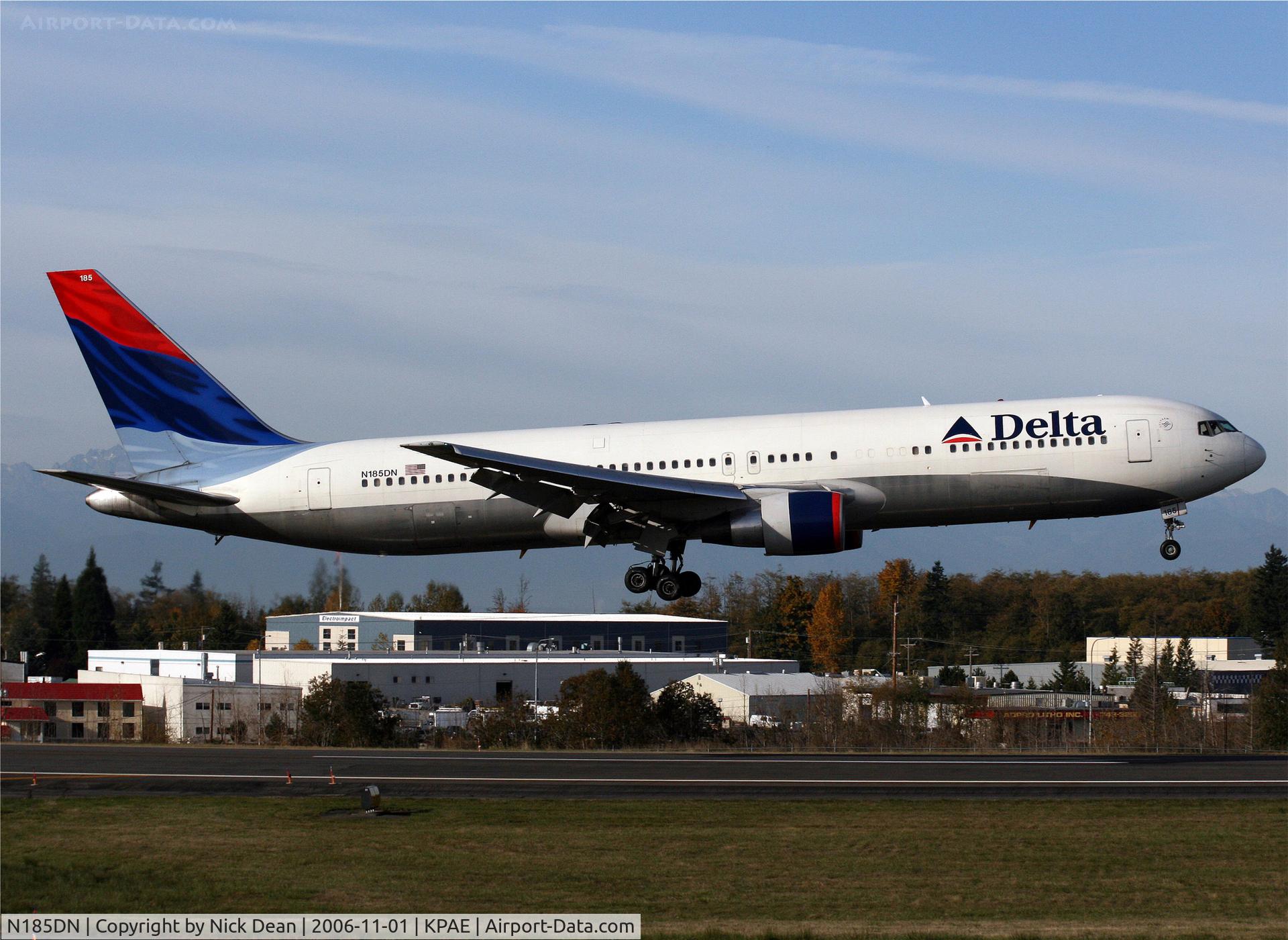N185DN, 1995 Boeing 767-332 C/N 27961, .
