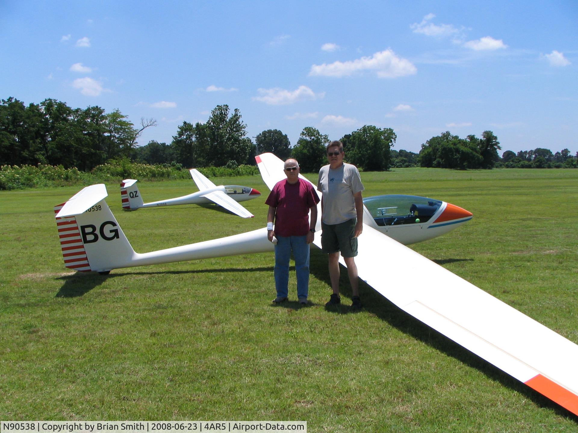 N90538, 1981 Grob G-102 Standard Astir III C/N 5531S, GROB ready for launch with Std. Cirrus in background