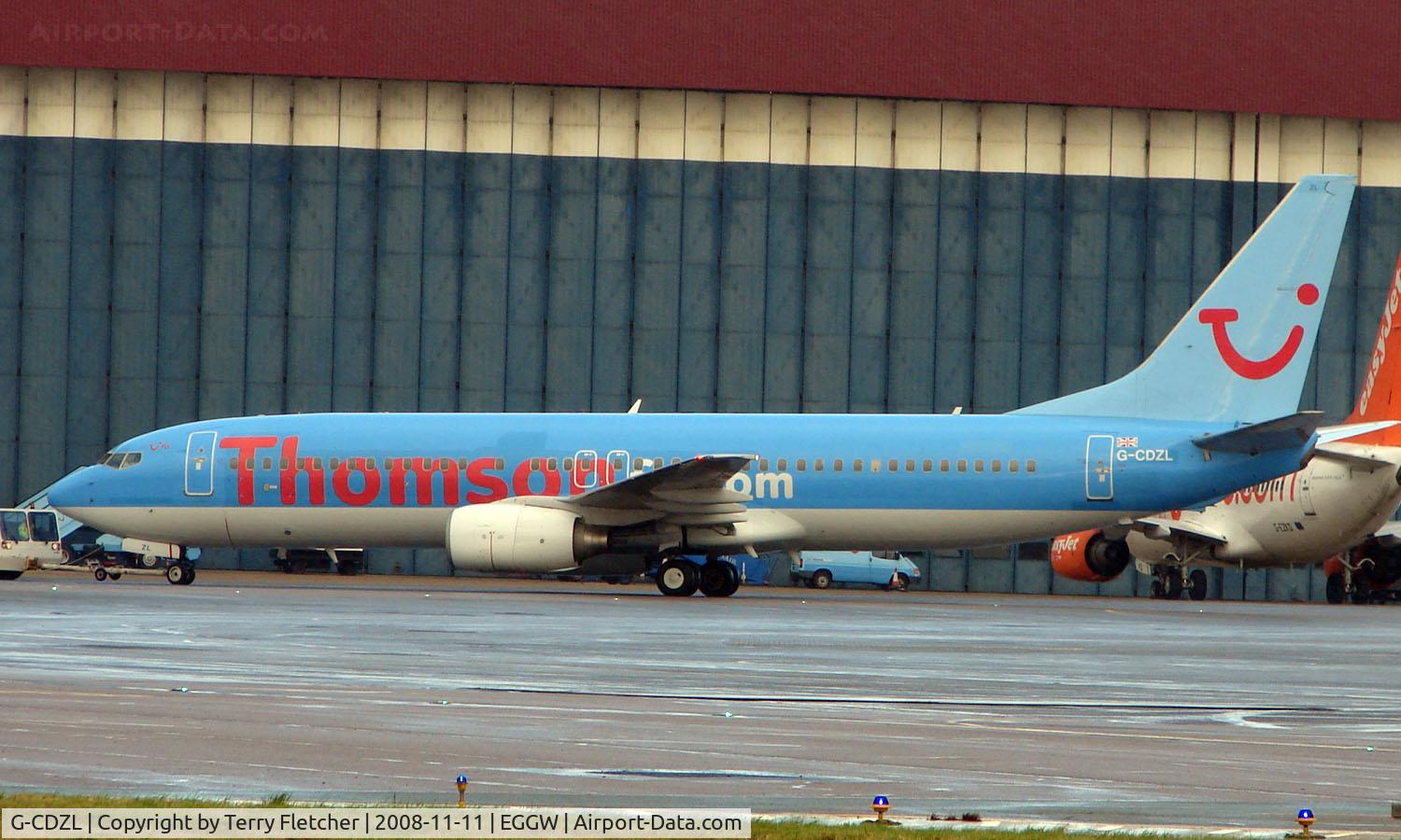 G-CDZL, 2000 Boeing 737-804 C/N 30465, Thomson B737 at Luton