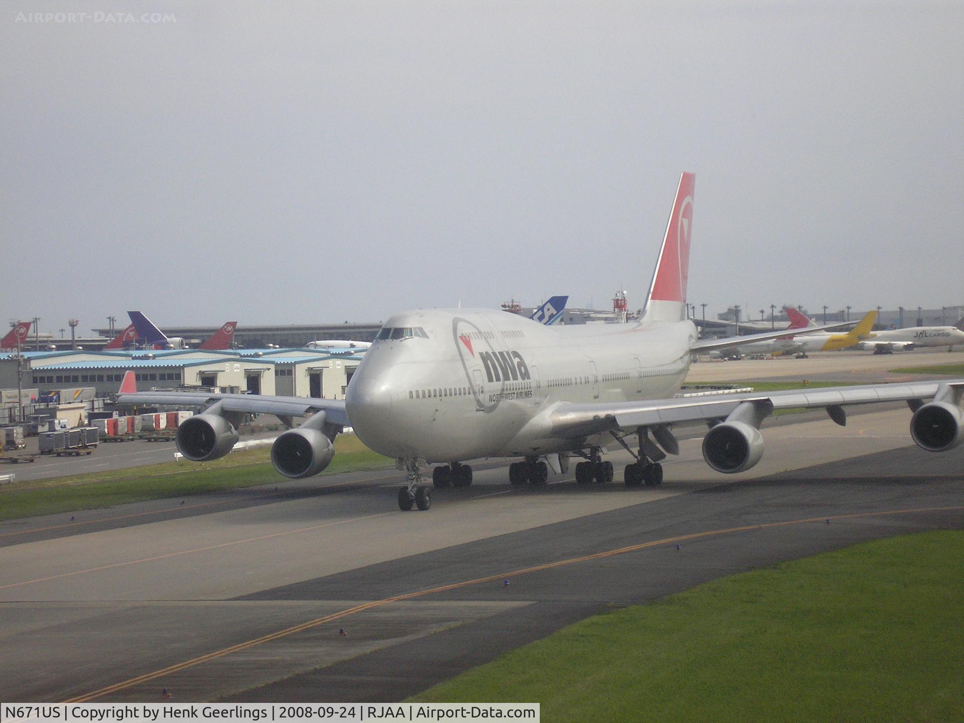 N671US, 1999 Boeing 747-451 C/N 26477, O the way to the runway