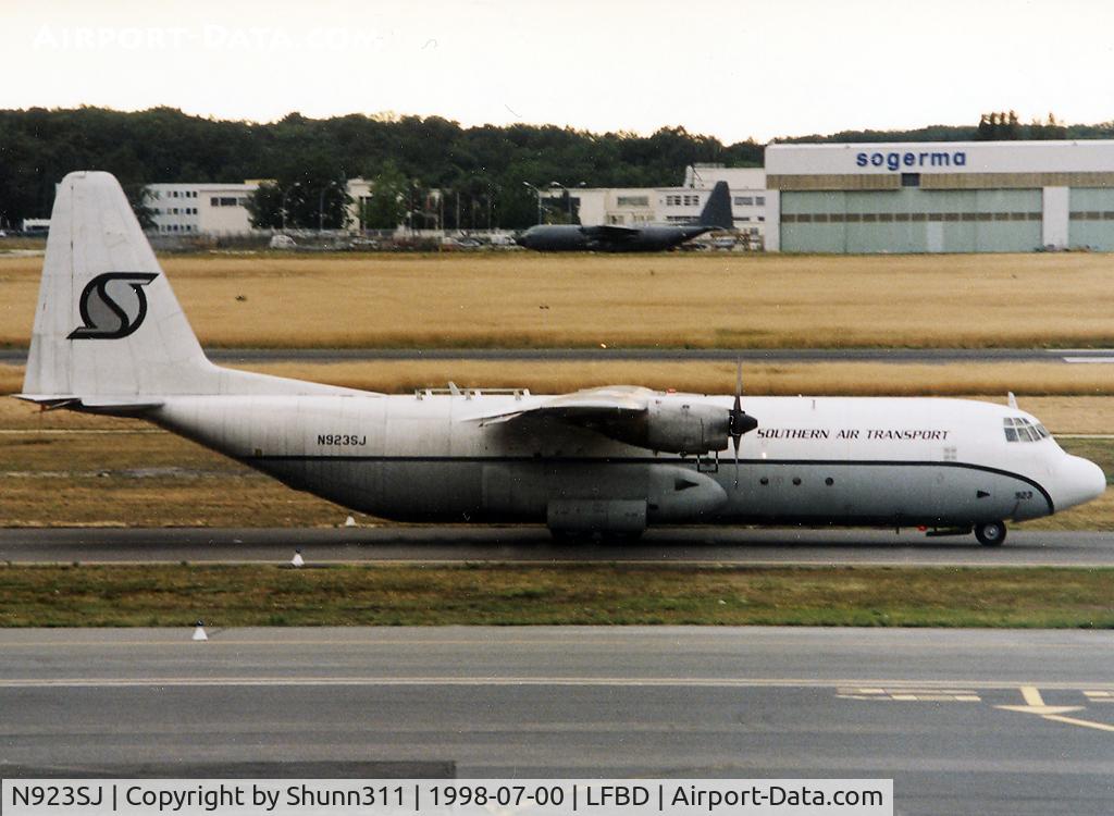 N923SJ, 1968 Lockheed L-100-30 Hercules C/N 4301, Rolling for departure...