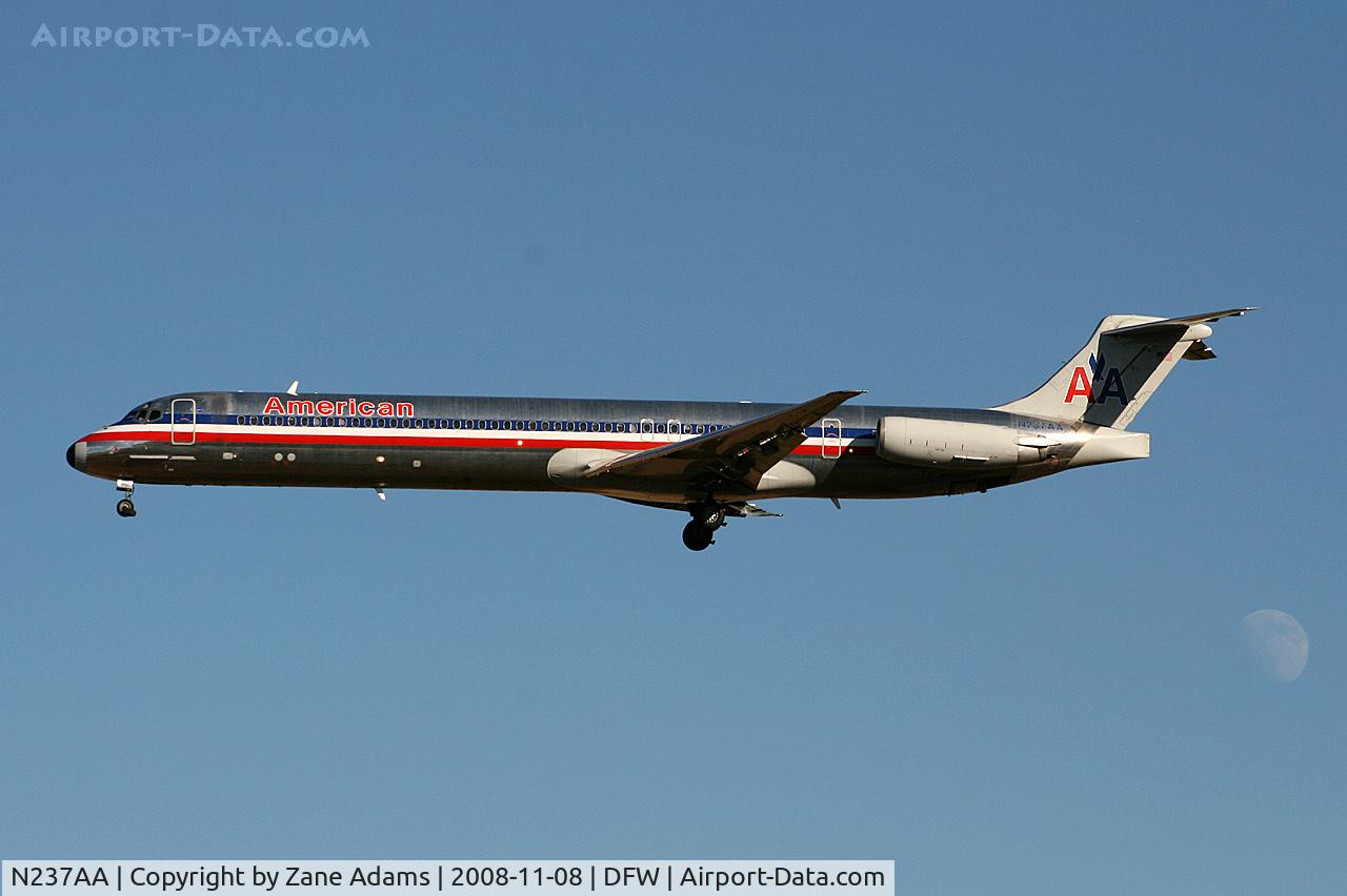 N237AA, 1984 McDonnell Douglas MD-82 (DC-9-82) C/N 49253, Landing runway 36L at DFW