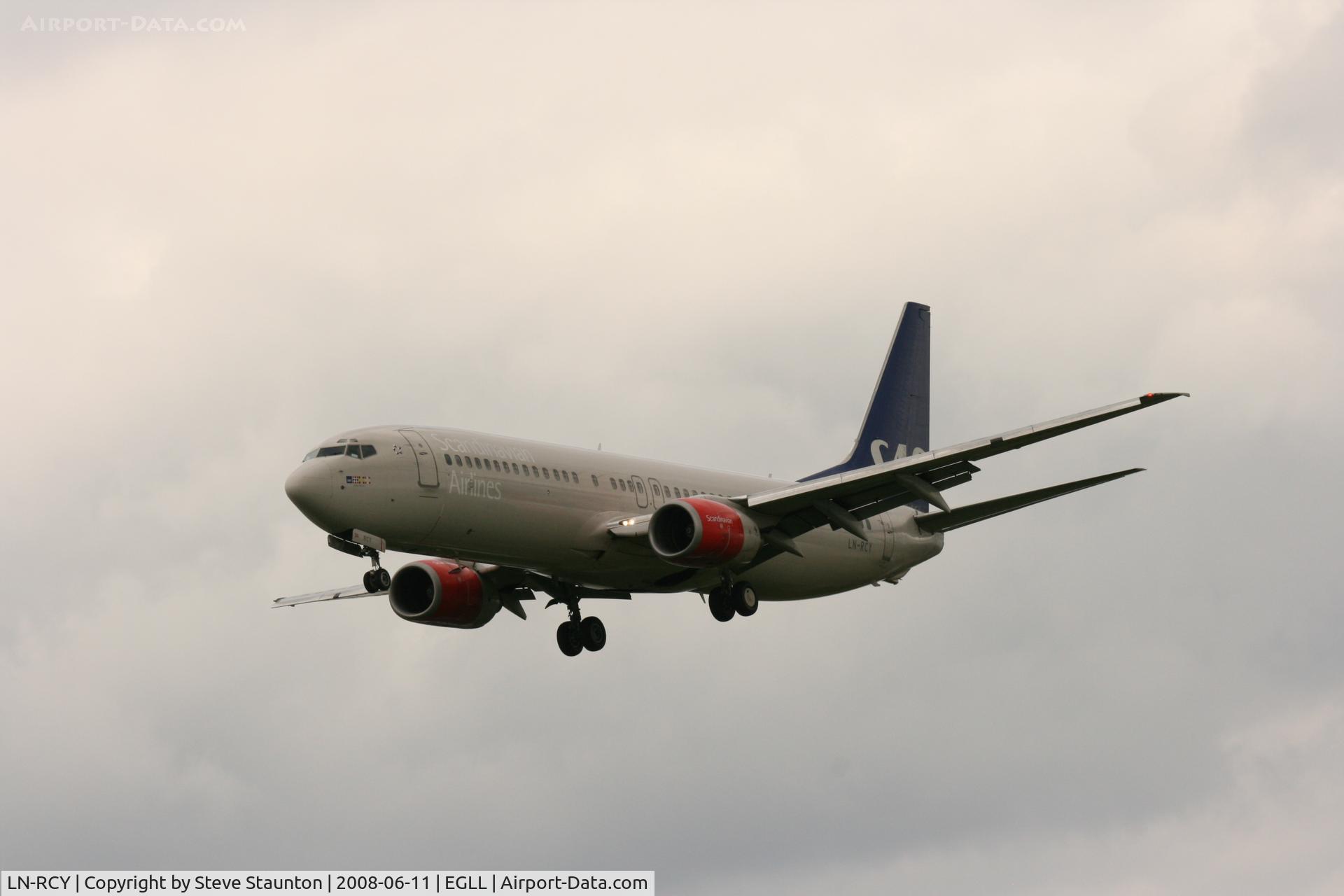 LN-RCY, 2001 Boeing 737-883 C/N 28324, Taken at London Heathrow 11th June 2008