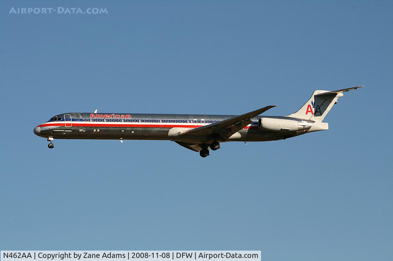 N462AA, 1988 McDonnell Douglas MD-82 (DC-9-82) C/N 49592, Landing runway 36L at DFW