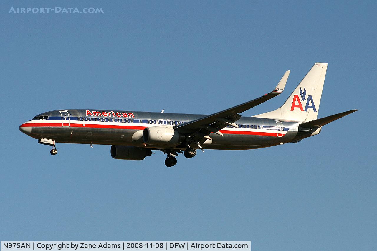 N975AN, 2001 Boeing 737-823 C/N 29549, Landing runway 36L at DFW