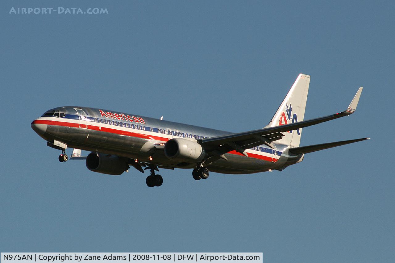 N975AN, 2001 Boeing 737-823 C/N 29549, Landing runway 36L at DFW